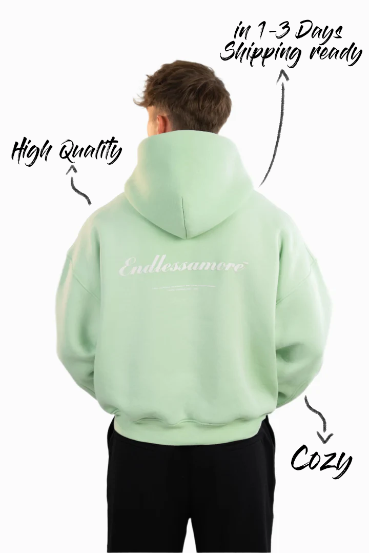 Rückansicht des mintgrünen Hoodies mit „Endlessamore“-Schriftzug im weißen Puffprint.